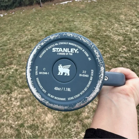 Stanley | Retired "Stormy Sea" Soft Touch Adventure Quencher | Size 40oz - Picture 4 of 7